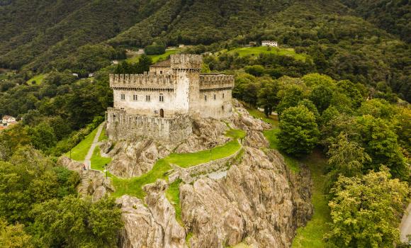 Tre castelli, murata e cinta muraria del borgo di Bellinzona